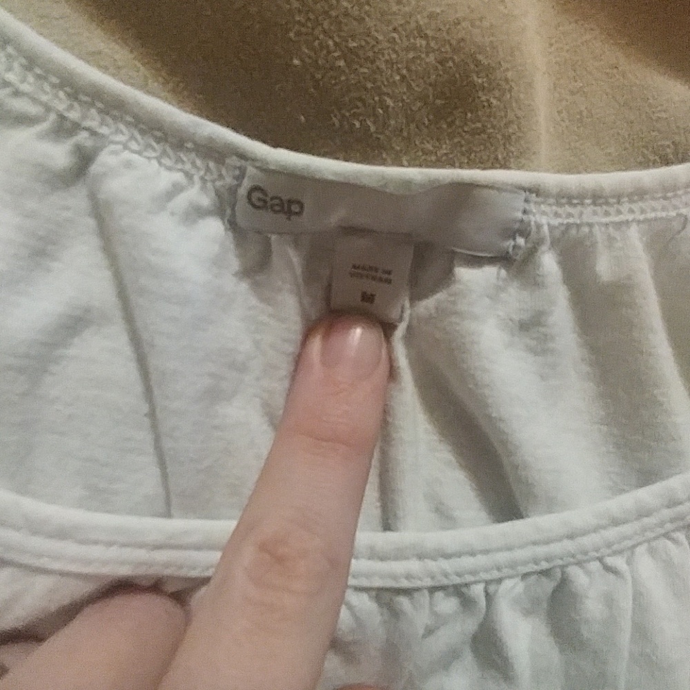 2/$10 Gap White Blouse with Sleeve Detail - Picture 3 of 4